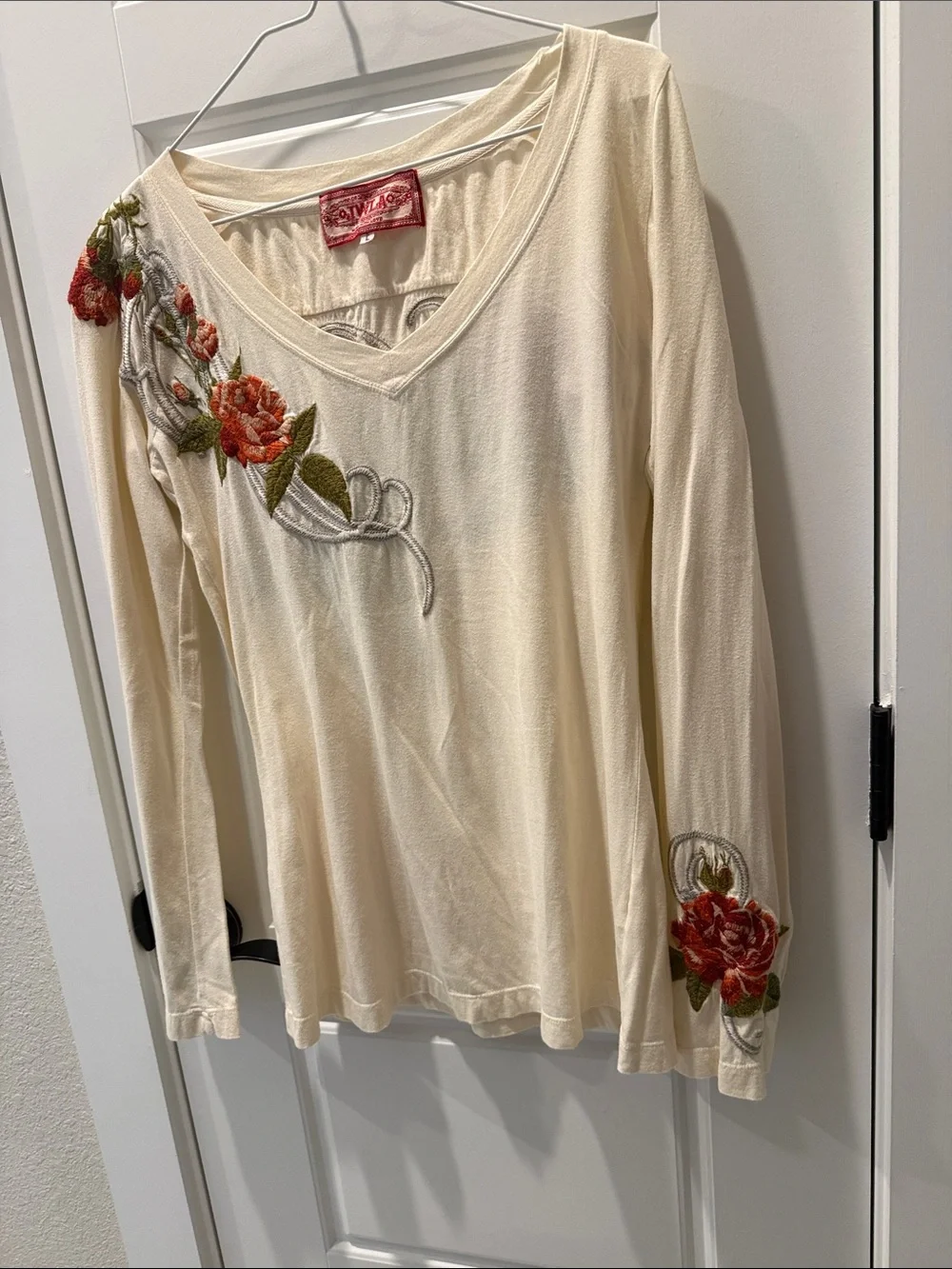 Vintage OWLA Cream V-Neck Long Sleeve Top with Red Floral Embroidery